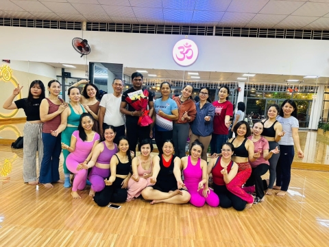 20/11 thật là VUI và nhiều bất ngờ thú vị cho thầy Ram