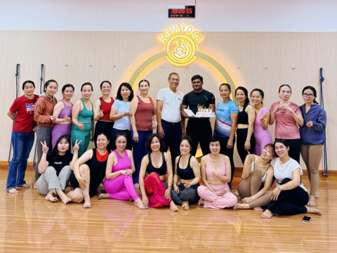 20/11 thật là VUI và nhiều bất ngờ thú vị cho thầy Ram